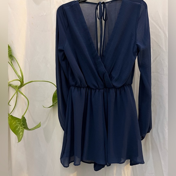 Unbranded Pants - Womens Navy  Floral Long Sleeve V-Neck One-Piece Romper Size Medium